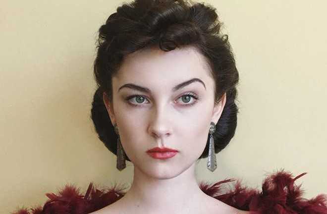 Nữ sinh 9X có tài hóa trang thành các diễn viên nổi tiếng