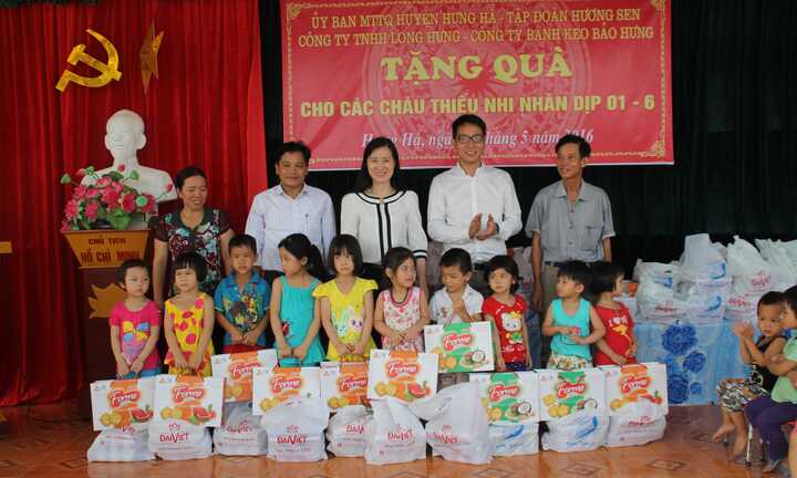 'Quỹ Khí phách Việt' trao hàng nghìn quà tặng nhân dịp Tết thiếu nhi 1/6