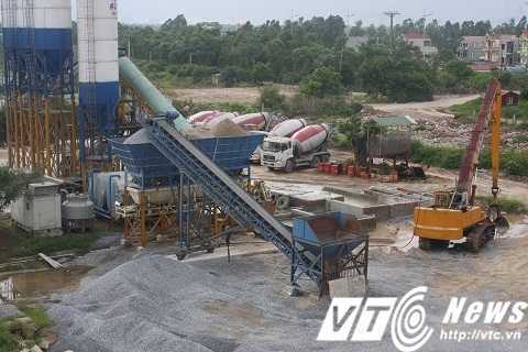 Trạm trộn bê tông đại náo chân cầu nghìn tỷ: Ngang nhiên xây dựng trạm điện riêng để hoạt động