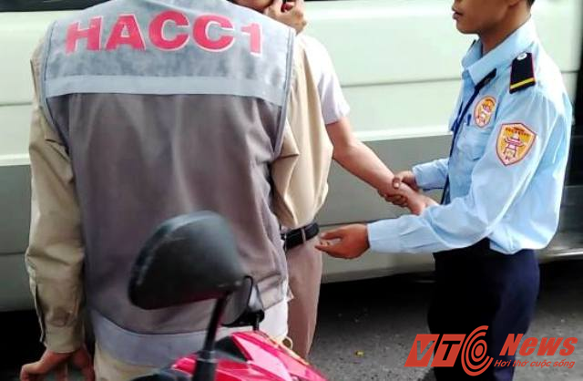 Xe chở đất 'làm loạn' đường phố Huế: Bảo vệ công trình đòi xóa dữ liệu của phóng viên