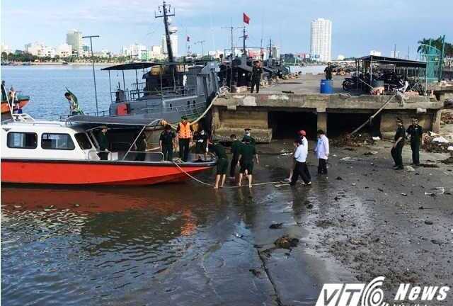 Toàn cảnh vụ tàu du lịch chở 56 người bị lật trên sông Hàn