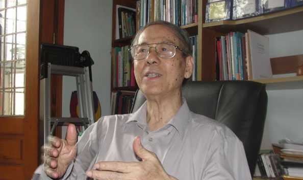 Người thầy nổi tiếng dạy tiếng Anh cho Bộ trưởng Y tế