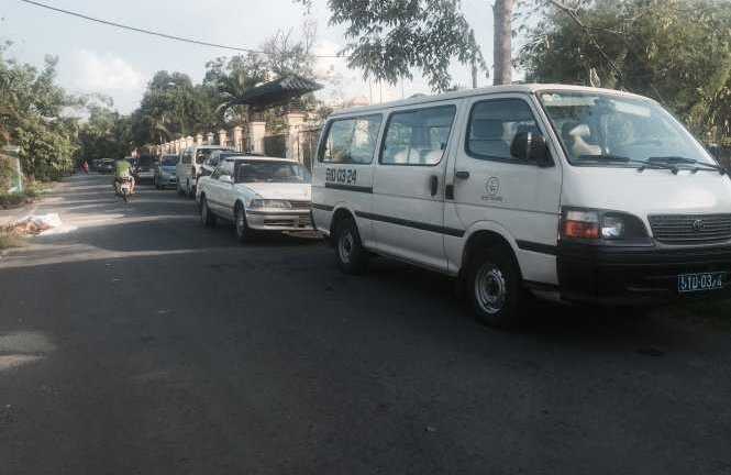 Nhiều cán bộ đi xe biển xanh, bỏ việc giờ hành chính dự tiệc nhà giám đốc sở