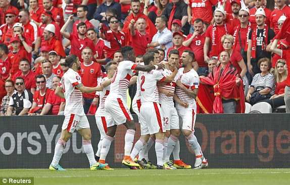 Thụy Sỹ đánh bại Albania trong thế hơn người