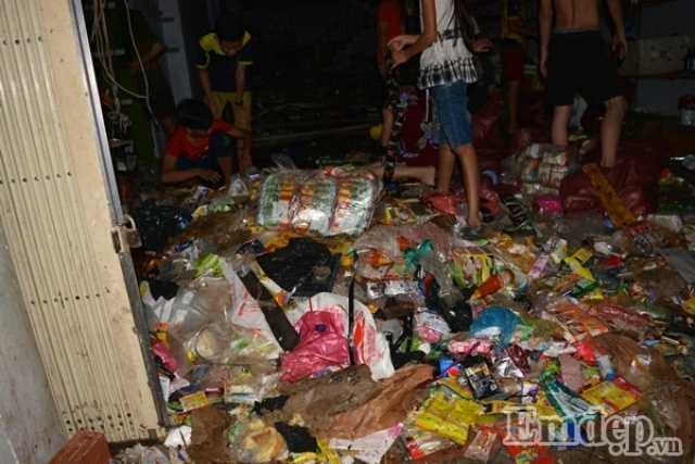 Ngất xỉu khi thấy nhà tiền tỷ chìm trong biển lửa