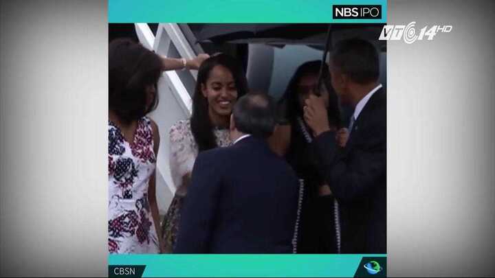 Sợ khóc trong lễ tốt nghiệp của con, Obama đeo kính đen