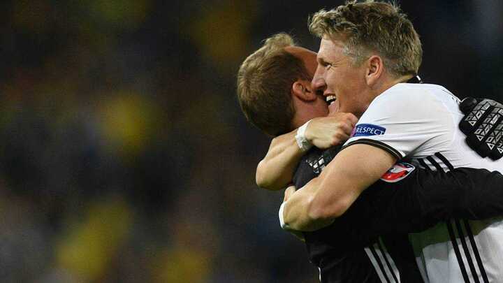 Bastian Schweinsteiger ghi bàn, Đức hạ Ukraine trong trận cầu mãn nhãn