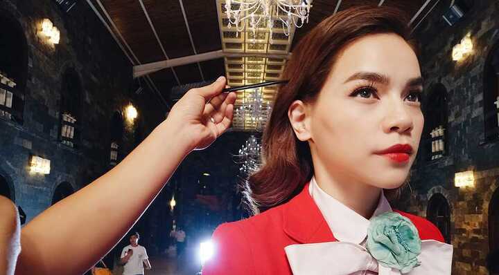 Hồ Ngọc Hà đẹp kiêu kì, quyền lực bất chấp những phản đối quanh 'ghế nóng'