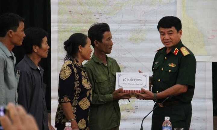 Bộ Quốc phòng cảm ơn ngư dân cứu sống phi công Nguyễn Hữu Cường