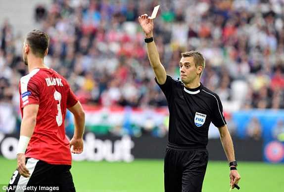 Cầu thủ thứ 2 nhận thẻ đỏ ở Euro 2016