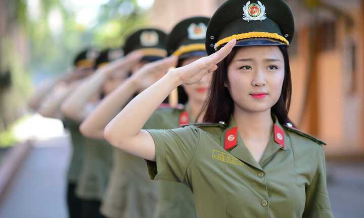 Nam thanh, nữ tú Học viện An ninh nhân dân rạng rỡ trong bộ quân phục