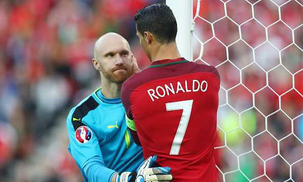 Ronaldo không thể mang lại cảm xúc như Messi