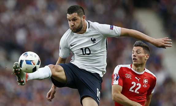 Pháp, Thụy Sĩ hòa nhã dắt tay nhau vào vòng knock-out