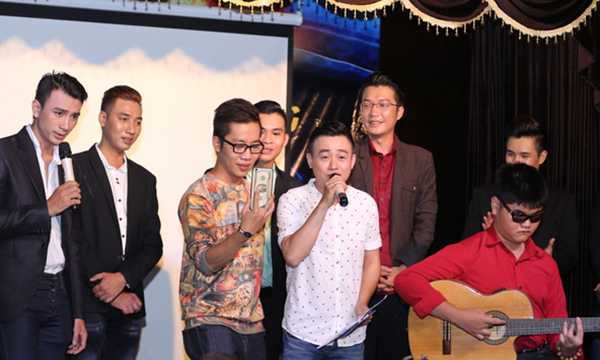 Quán quân Cười xuyên Việt cảm động vì cậu bé 'kỷ lục gia Châu Á'