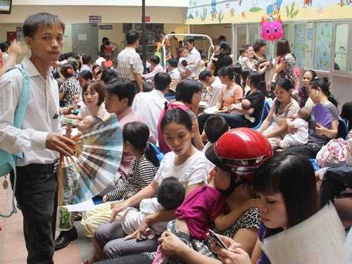 Bệnh viện Nhi 'ra tay' hỗ trợ bệnh nhân mùa nắng nóng