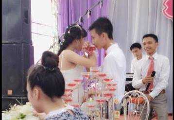 Cô dâu, chú rể 16 tuổi tổ chức đám cưới linh đình