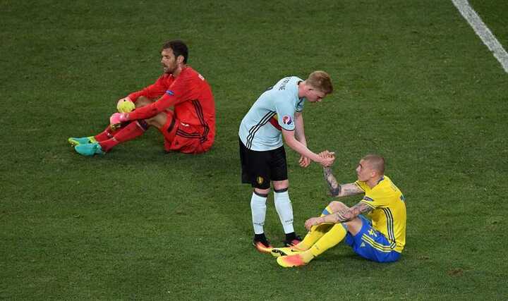 Đội sổ bảng E, Ibra cùng Thụy Điển bị loại tủi hổ