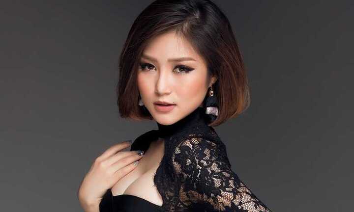 Hương Tràm táo bạo khoe vòng một 'khủng'