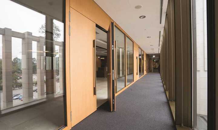 Sự khác biệt của cửa gỗ chống cháy Eurowindow