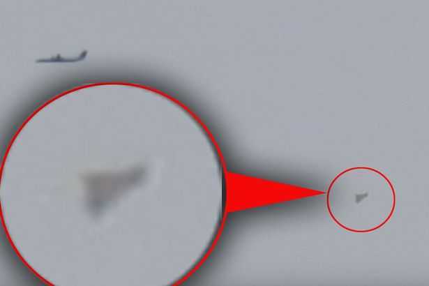 'UFO' hình kim tự tháp bí ẩn bay ngang bầu trời Canada