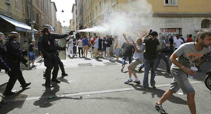 Vòng bảng Euro 2016: Hooligan truy sát, đánh nhau chảy máu đầu