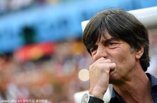 Joachim Loew muối mặt xin lỗi vẫn quen thói ở bẩn