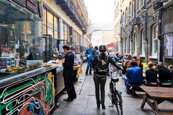 Du học sinh Việt 'dễ thở' hơn ở Anh