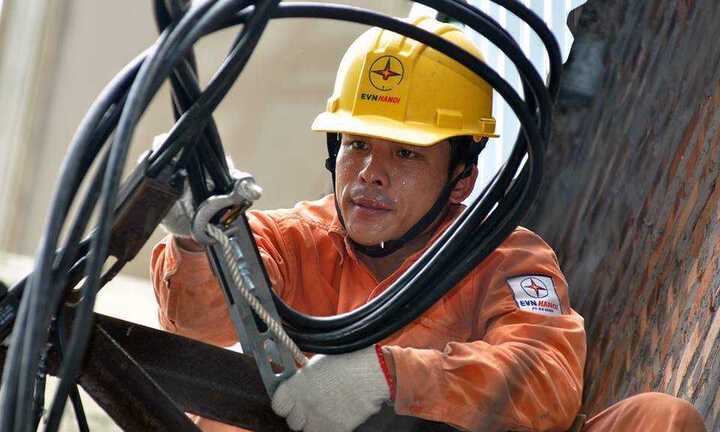 Thợ điện Thủ đô: Cuộc chiến mùa nắng nóng