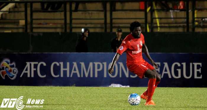 B.Bình Dương gặp khó vì mất 'quái vật trung tuyến'