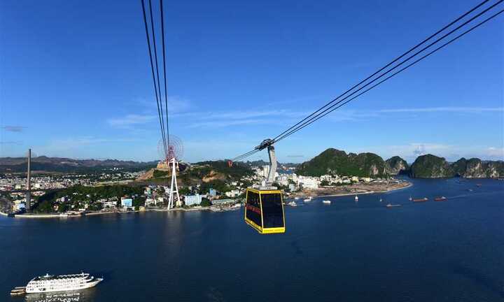 Ngắm Hạ Long từ cáp treo có 2 kỷ lục Guinness