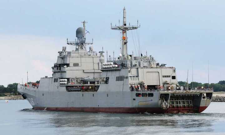 Soi tàu đổ bộ siêu khủng của Nga