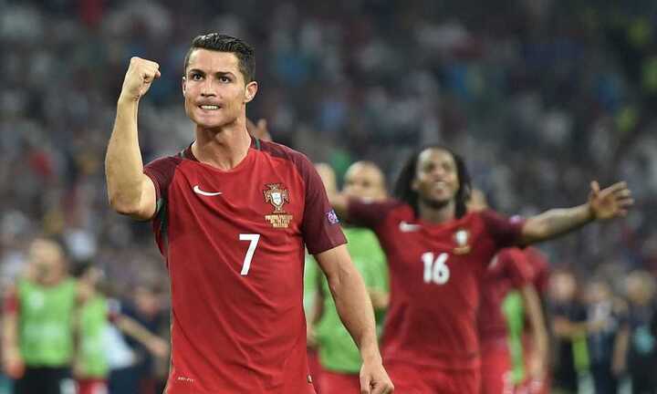 Ronaldo sút hụt bóng, lỡ cơ hội ghi bàn khó tin