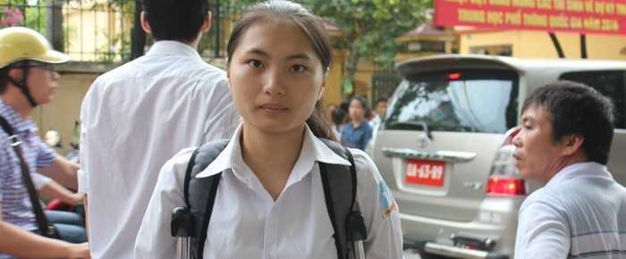 Theo chân sĩ tử chống nạng gỗ tới trường thi