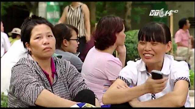 'Hậu phương' vững chắc ngoài phòng thi, lo lắng cùng sĩ tử