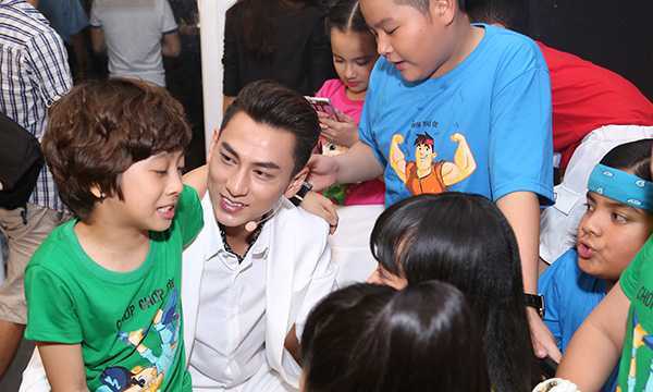 Isaac – 'Ông bố trẻ' đông con nhất showbiz