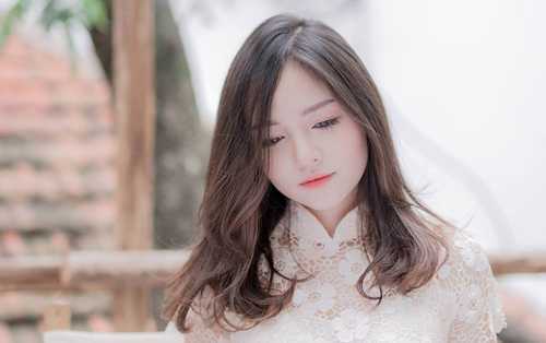 Nữ sinh xinh đẹp tại điểm thi ĐH Bách Khoa khiến dân mạng thổn thức