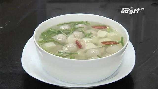 Cách làm canh cá viên bông hẹ giải nhiệt, chữa ho