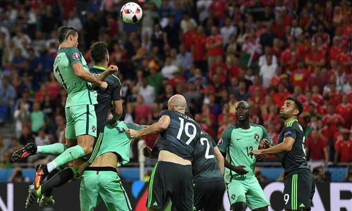 Ronaldo bật nhảy ghi bàn khiến cả thế giới bội phục