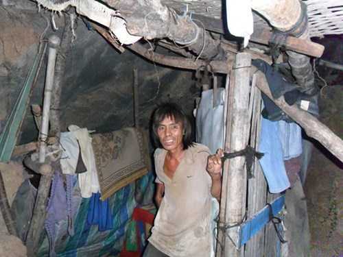 Chuyện người giận vợ bỏ nhà đào hang sống như người tiền sử ở Quảng Ngãi