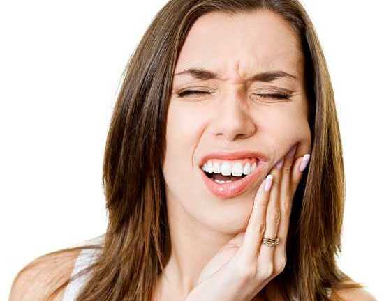 7 thói quen nhiều người mắc phải khiến răng khóc thét