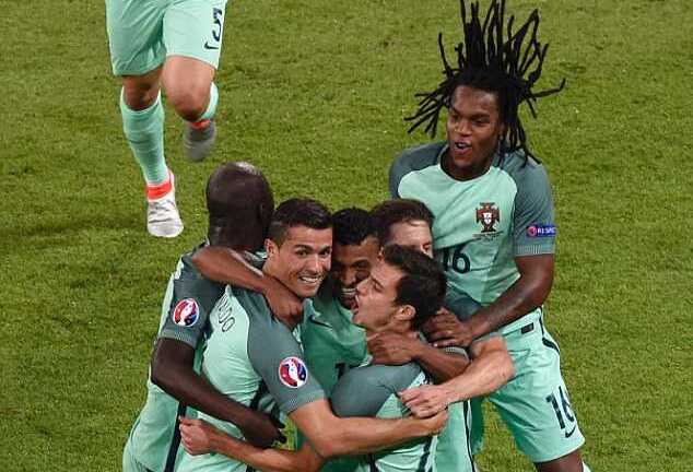 Báo Pháp nguyền rủa Ronaldo bị động kinh trước chung kết Euro 2016