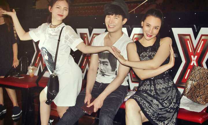 Hồ Quỳnh Hương - Nathan Lee ân cần an ủi 'hiện tượng 17 tuổi' của X-factor