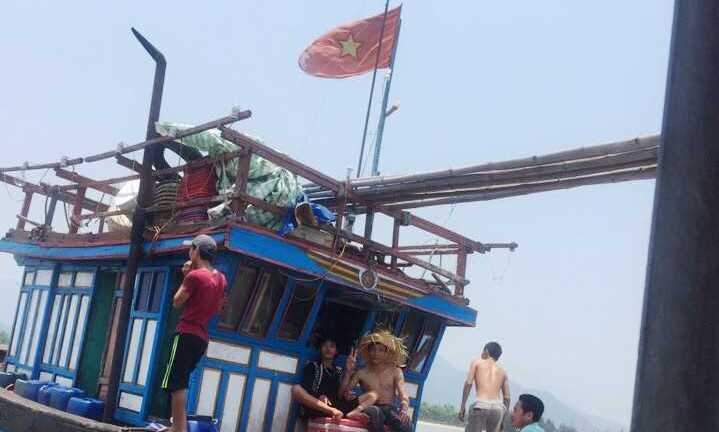 Lái tàu Philippines ngủ gật, đâm chìm tàu ngư dân Quảng Bình