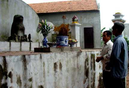 Kỳ lạ ngôi làng ở ngoại ô Hà Nội kêu oan với... chó đá