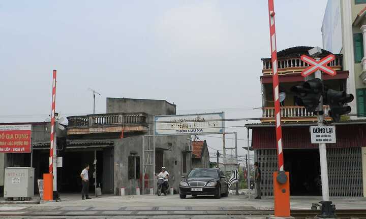 Tạo quy chuẩn thanh chắn đường ngang cho đường sắt Việt Nam: Nên hay không?