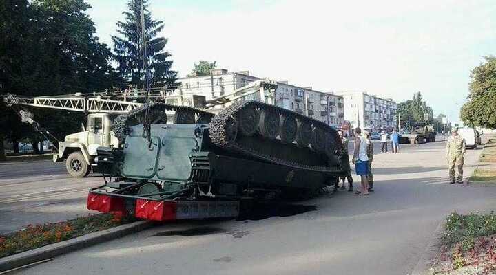 Tên lửa Ukraine 'ngã chỏng vó', phơi bụng giữa phố
