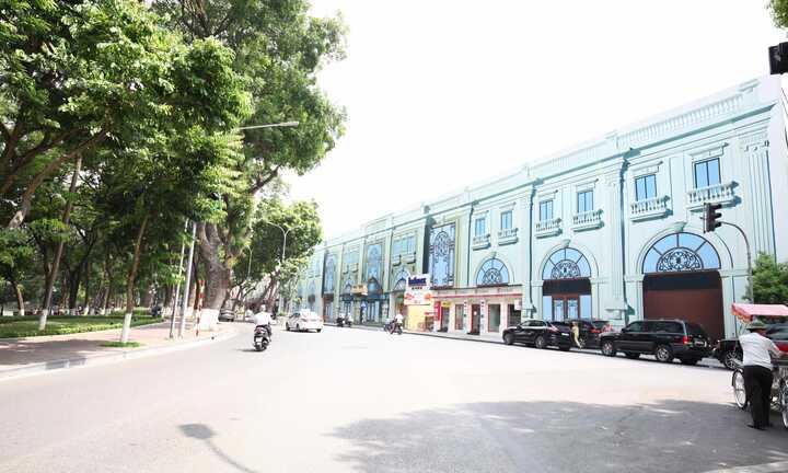 Chỉnh trang cảnh quan quanh Hồ Gươm, còn chần chừ gì nữa?