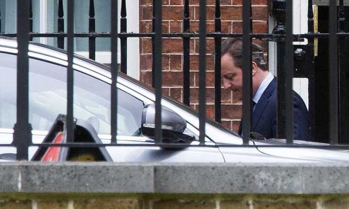 Khăn gói đồ đạc, ông Cameron lặng lẽ rời dinh Thủ tướng