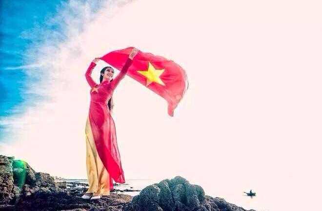 Ngôi sao, thần tượng, và hình tượng chữ U đứt 9 khúc