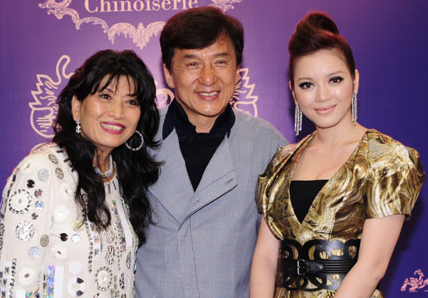 Lý Nhã Kỳ phản đối đường lưỡi bò, sẵn sàng từ bỏ cha mẹ nuôi tỉ phú Trung Quốc